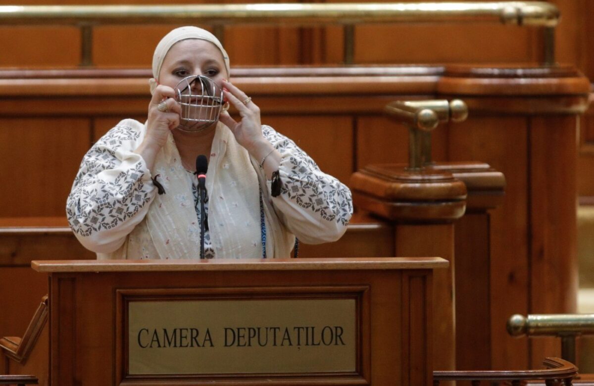 Sancțiuni mai dure pentru scandalagiii din Parlament. Ce riscă aleșii