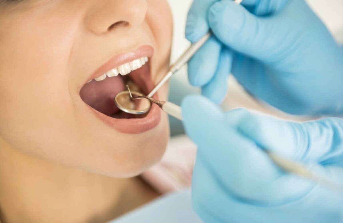 Gutierele invizibile. Ce avantaje au față de aparatele dentare fixe