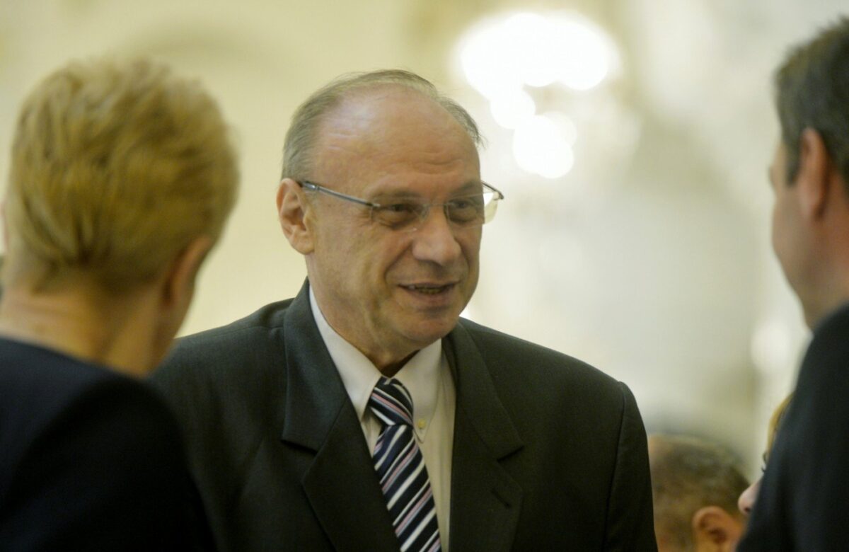 Pensiile speciale ajung la mâna CCR. Hibele legii