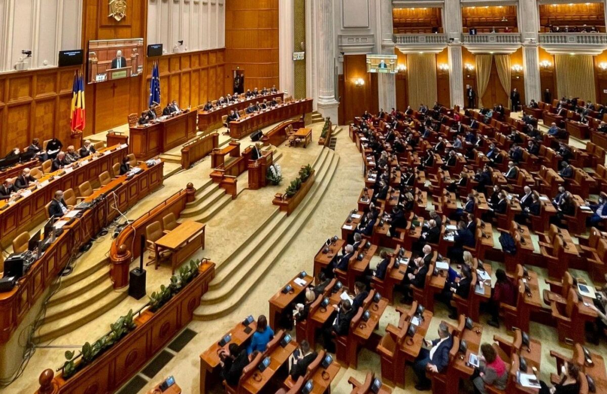 Parlamentarii se reunesc luni pentru vacantarea funcției de director al SRI