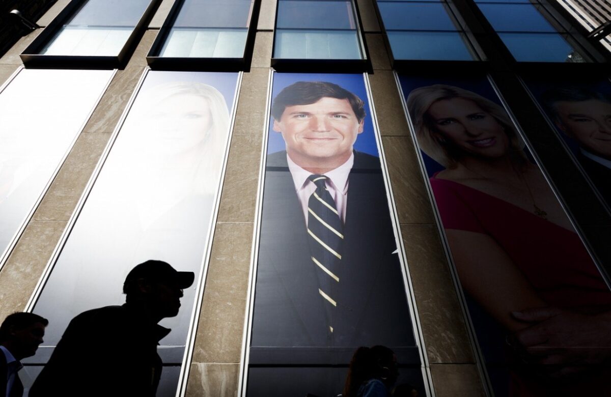 Comentatorul politic controversat Tucker Carlson, fostă vedetă Fox News, a vizitat România