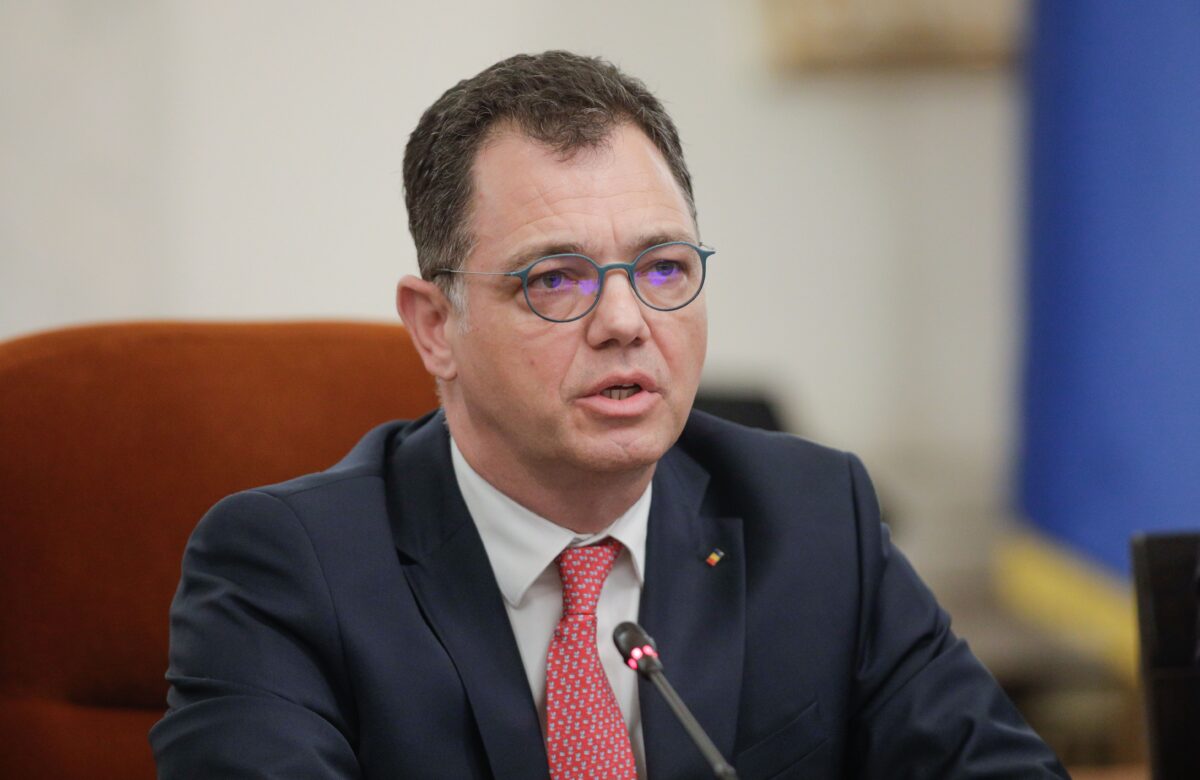 Problema zborurilor întârziate, discutată de ministrul Economiei cu comisarul UE pentru justiție