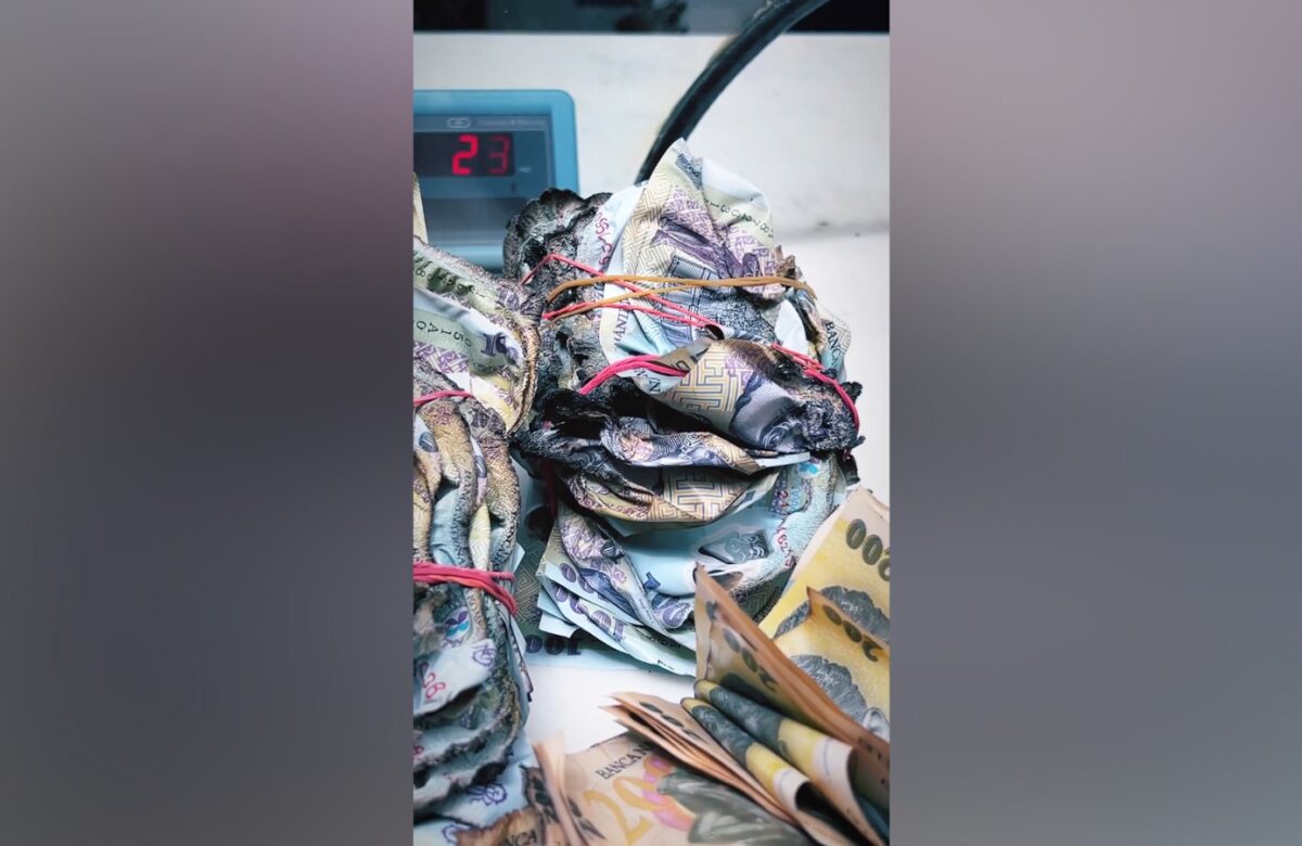 Inedit: Un român a mers cu mai multe teancuri de bancnote topite la BNR. Ce răspuns a primit