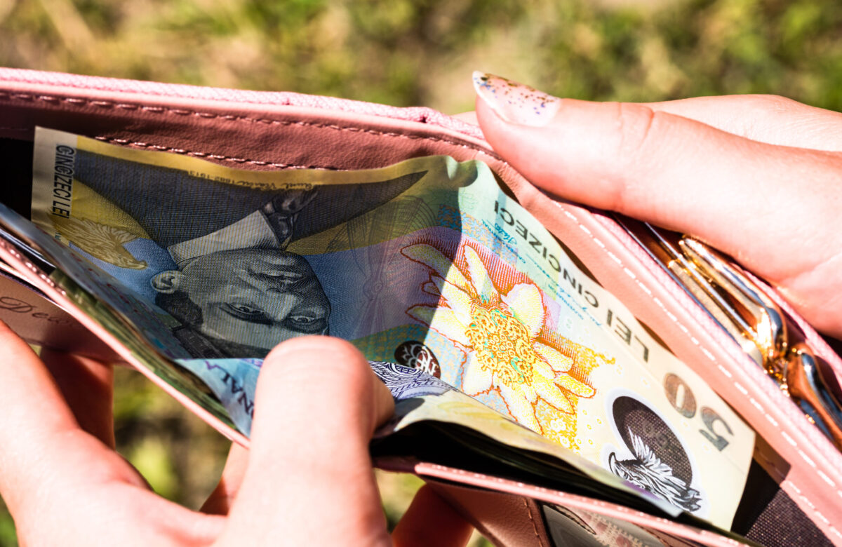 O parte dintre pensionarii din România vor primi bani în plus!