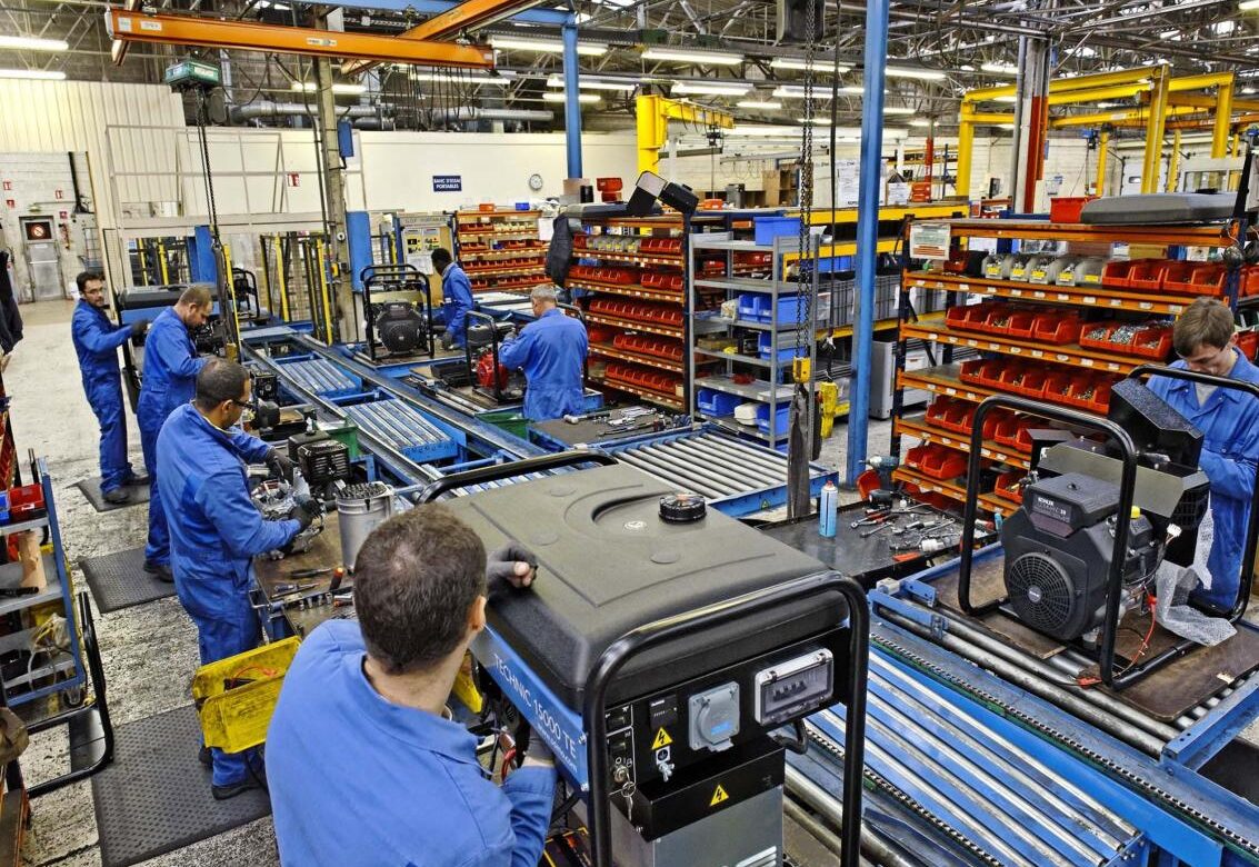 producţia industrială a scăzut cu 4,8% în primul semestru din 2023!