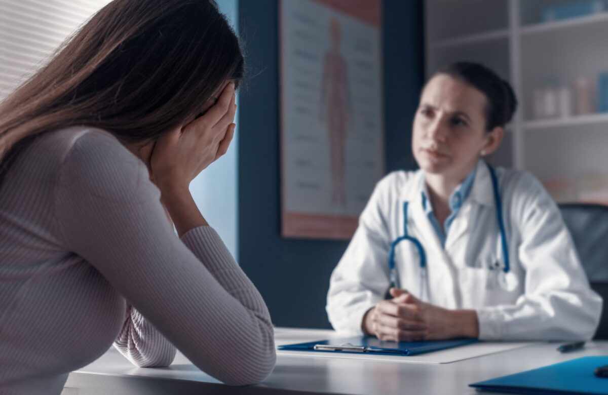 Cursa „cu obstacole” pentru o consultație decontată de stat. „E un motiv pentru care nu ne-am întoarce în România“