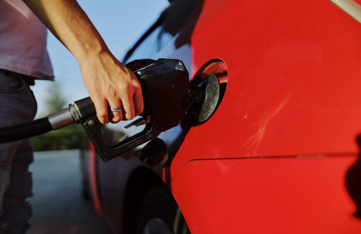 Cât costă benzina în România față de alte state din UE. Unde este cea mai ieftină benzină
