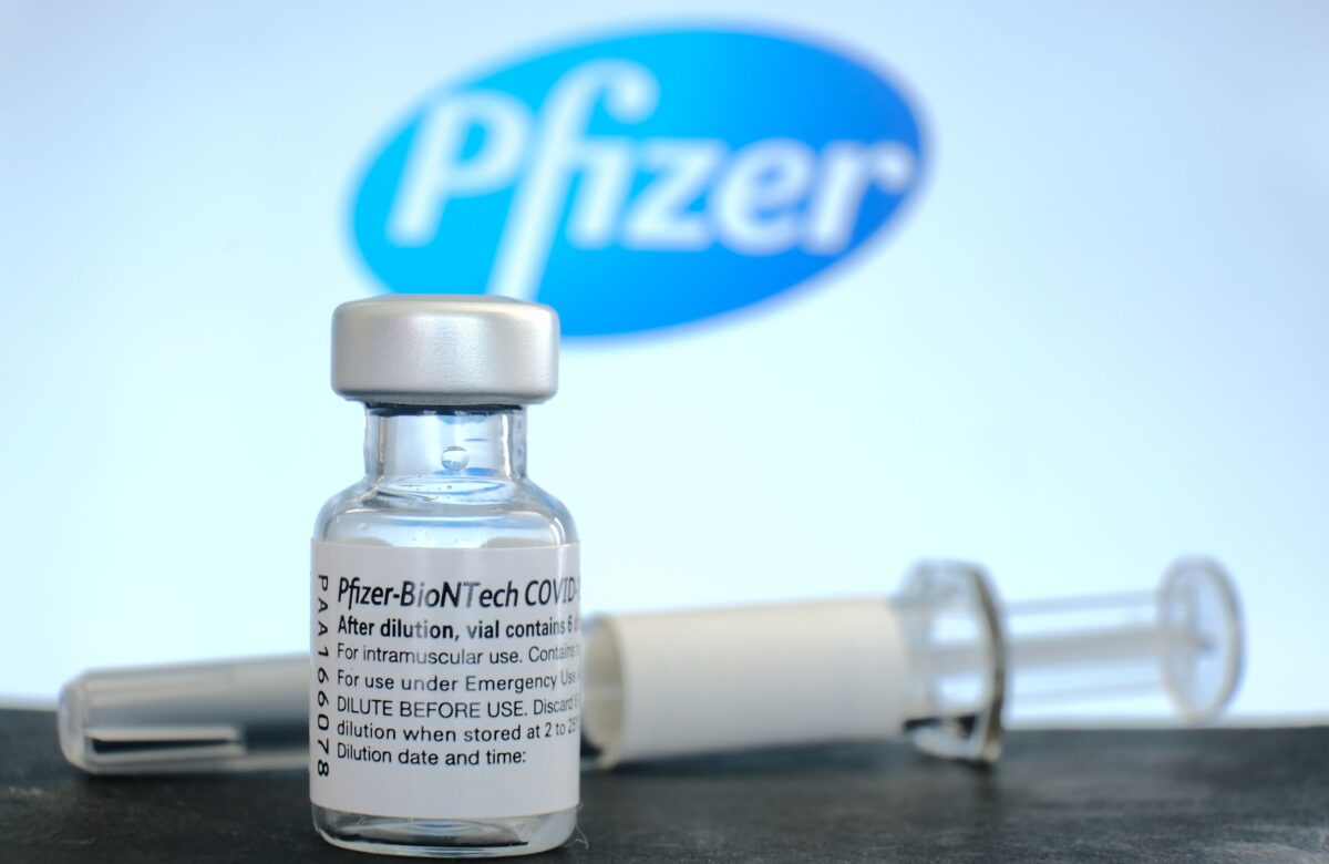A sosit factura pentru vaccinurile Pfizer: România trebuie să plătească peste 680 de milioane de euro. Ce încearcă Guvernul