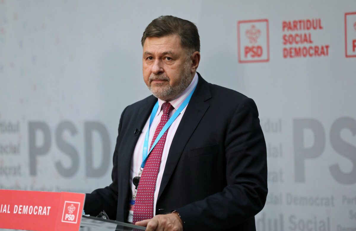 Un deputat USR a depus o plângere penală împotriva lui Alexandru Rafila în scandalul vaccinurilor Pfizer