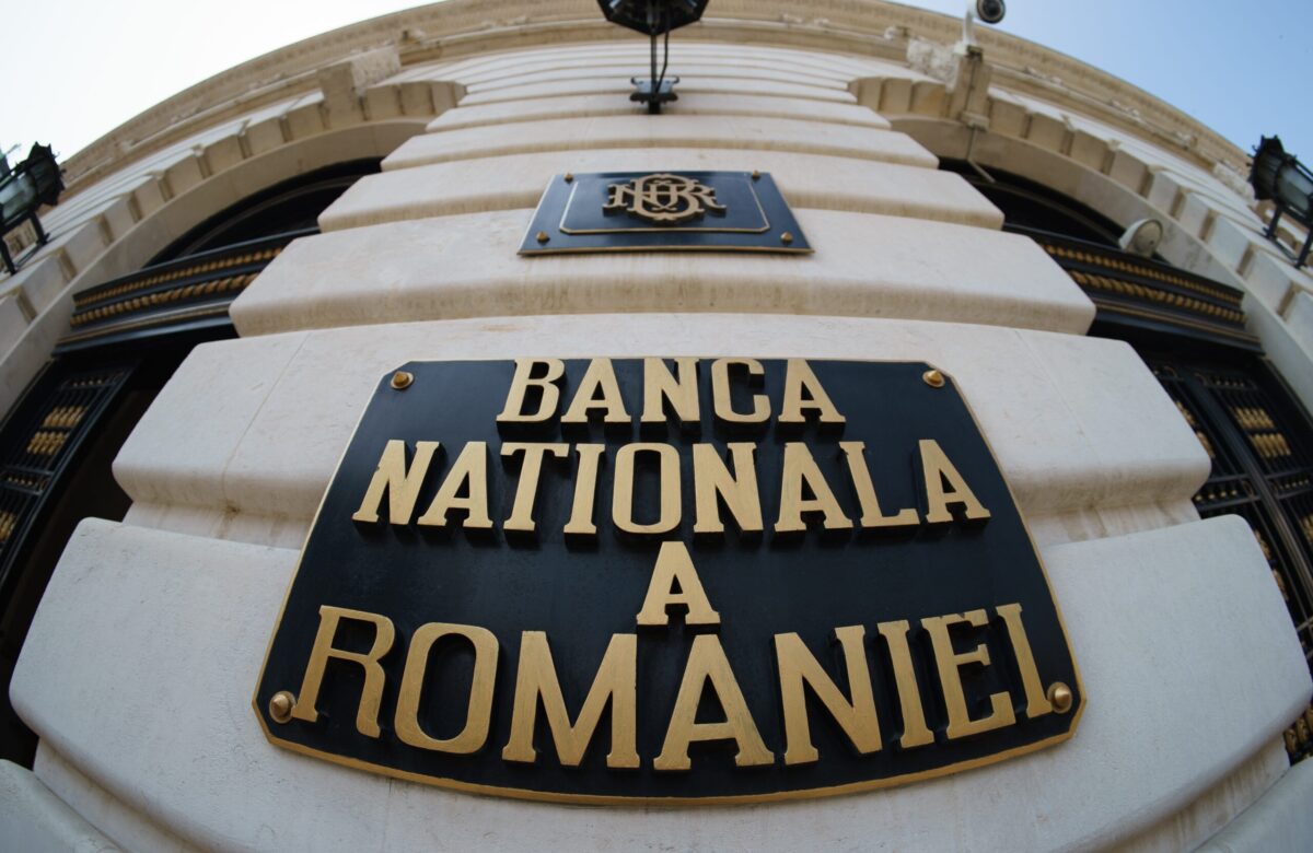 BNR avertizează că prețurile vor scădea mai greu decât se speră. Ce se întâmplă cu inflația și salariile în 2026