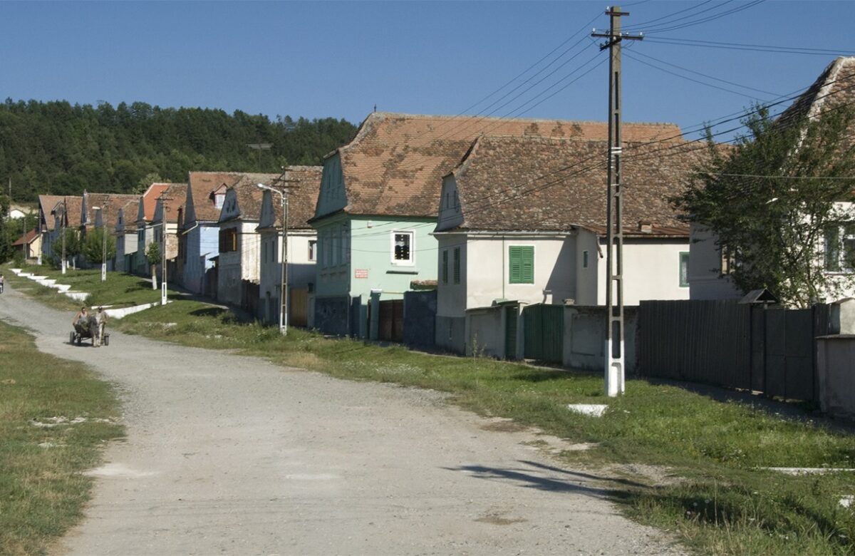 Localitatea din România în care o casă costă doar 7.000€ acum, în februarie 2026. Se vinde cu teren de 322 mp