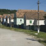 Localitatea din România în care o casă costă doar 7.000€ acum, în februarie 2026. Se vinde cu teren de 322 mp