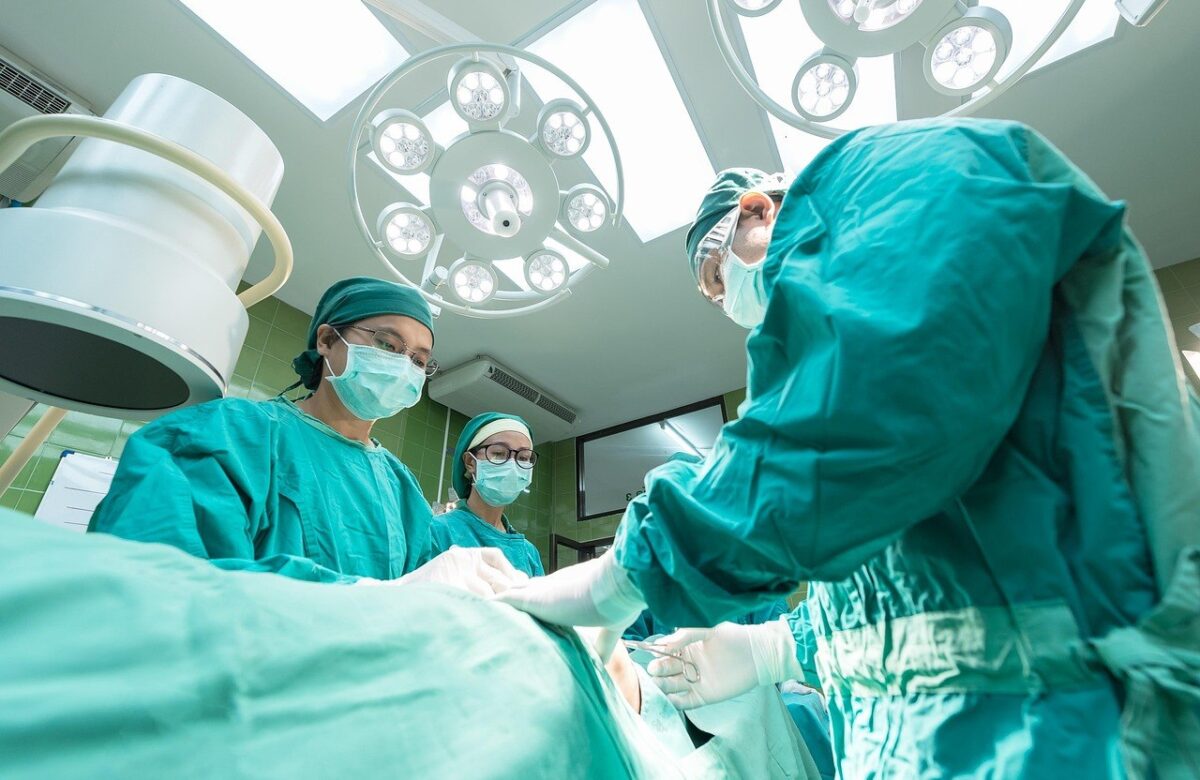 Lecțiile învățate de medicii români în străinătate: „Se întâmplă să facem greșeli, dar nu se ascund sub preș”