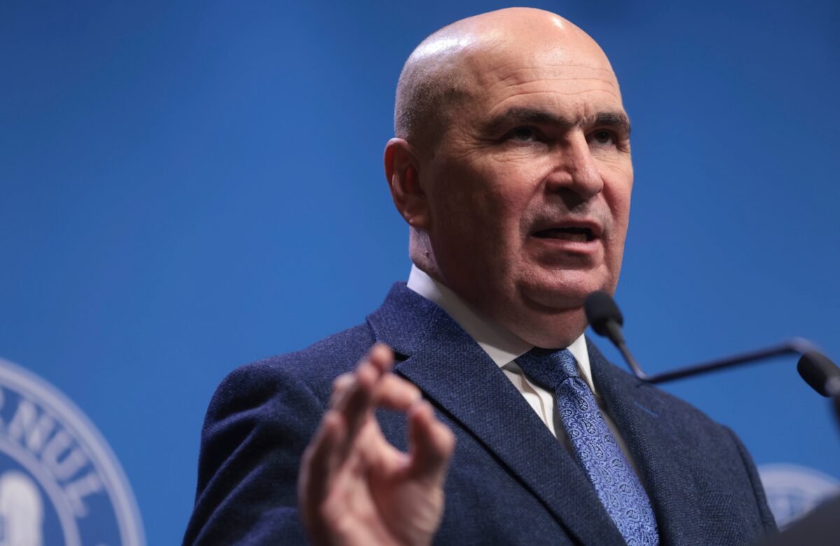 Manifestație pentru Bolojan. Susținătorii premierului se adună în Piața Victoriei, în ziua în care PSD hotărăște ieșirea de la guvernare