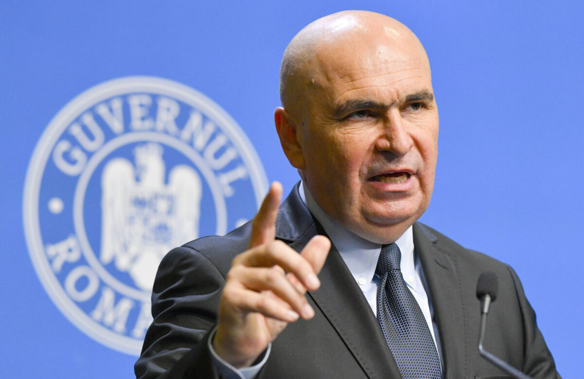 „Nu ne dorim sub nicio formă ca prețul la combustibil să ajungă la 10 lei”. Ce spune Ilie Bolojan despre creșterea prețului „la pompă”