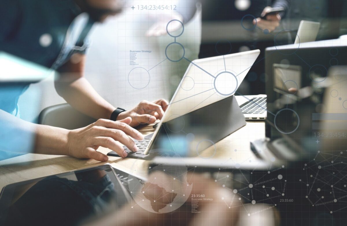 Rețeta digitalizării românești: open source, centralizare și salarii corecte