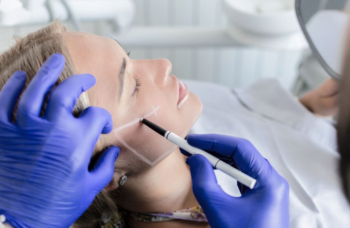 Colegiul Medicilor București s-a autosesizat în cazul pacientei care a murit după o procedură estetică