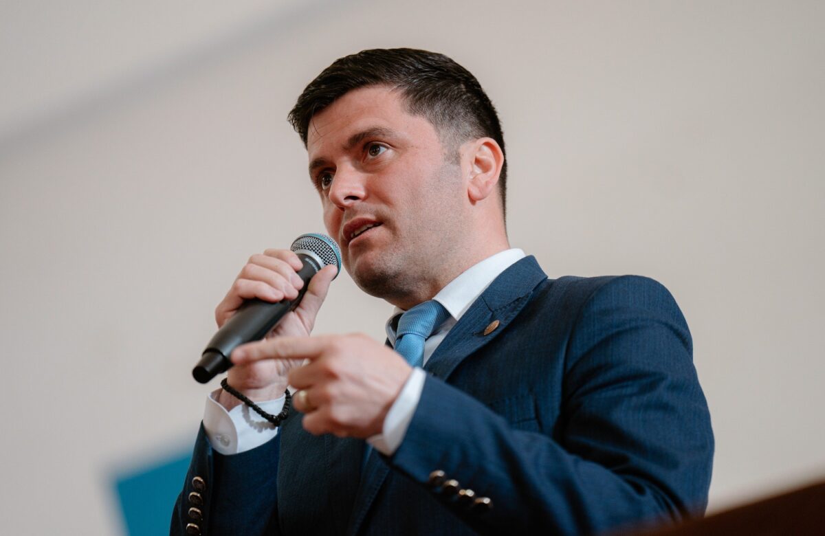 Adrian Cozma, vicepreședintele Camerei Deputaților, reia apelul pentru colegii din PNL: „Nu aș vrea să dăm guvernarea în brațele PSD”