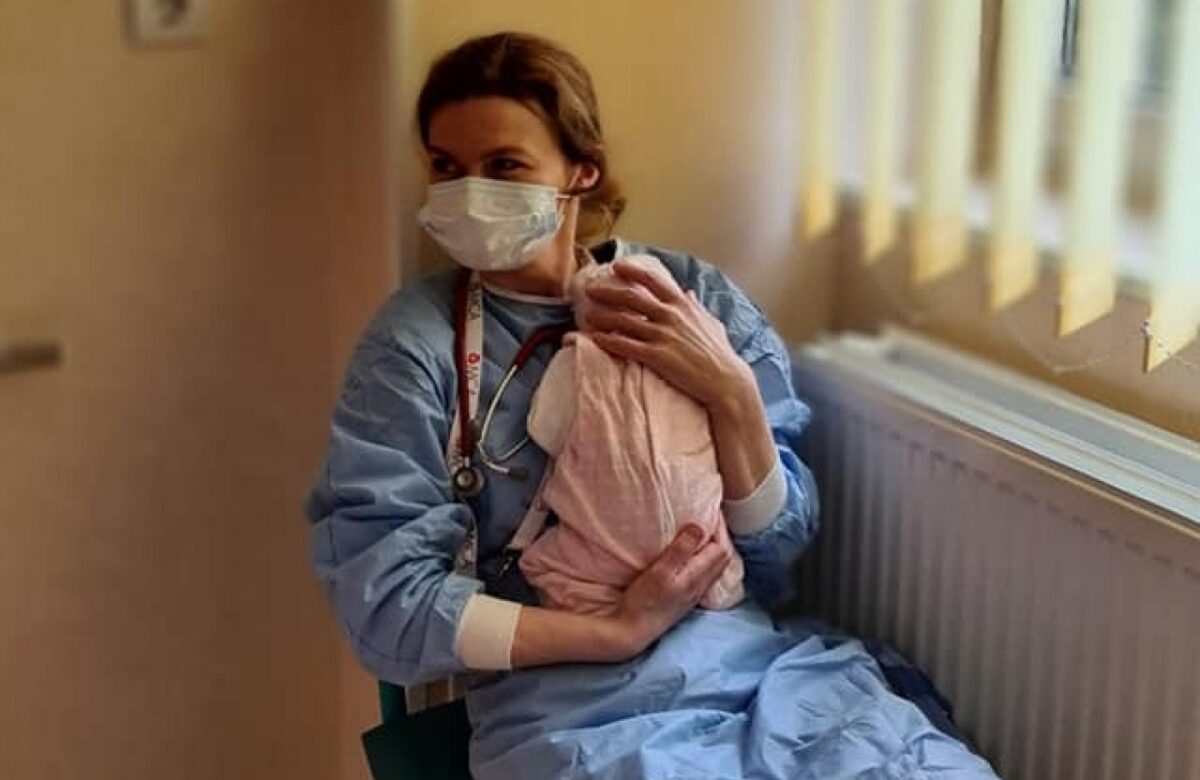 „Prima respirație este cel mai greu lucru din viață”. Medicul neonatolog care dezvăluie de ce 10% dintre noi nu am fi existat fără această știință