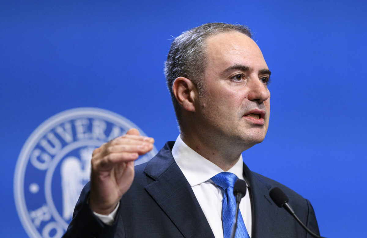 RO e-Factura nu va mai fi obligatorie pentru persoanele fizice.