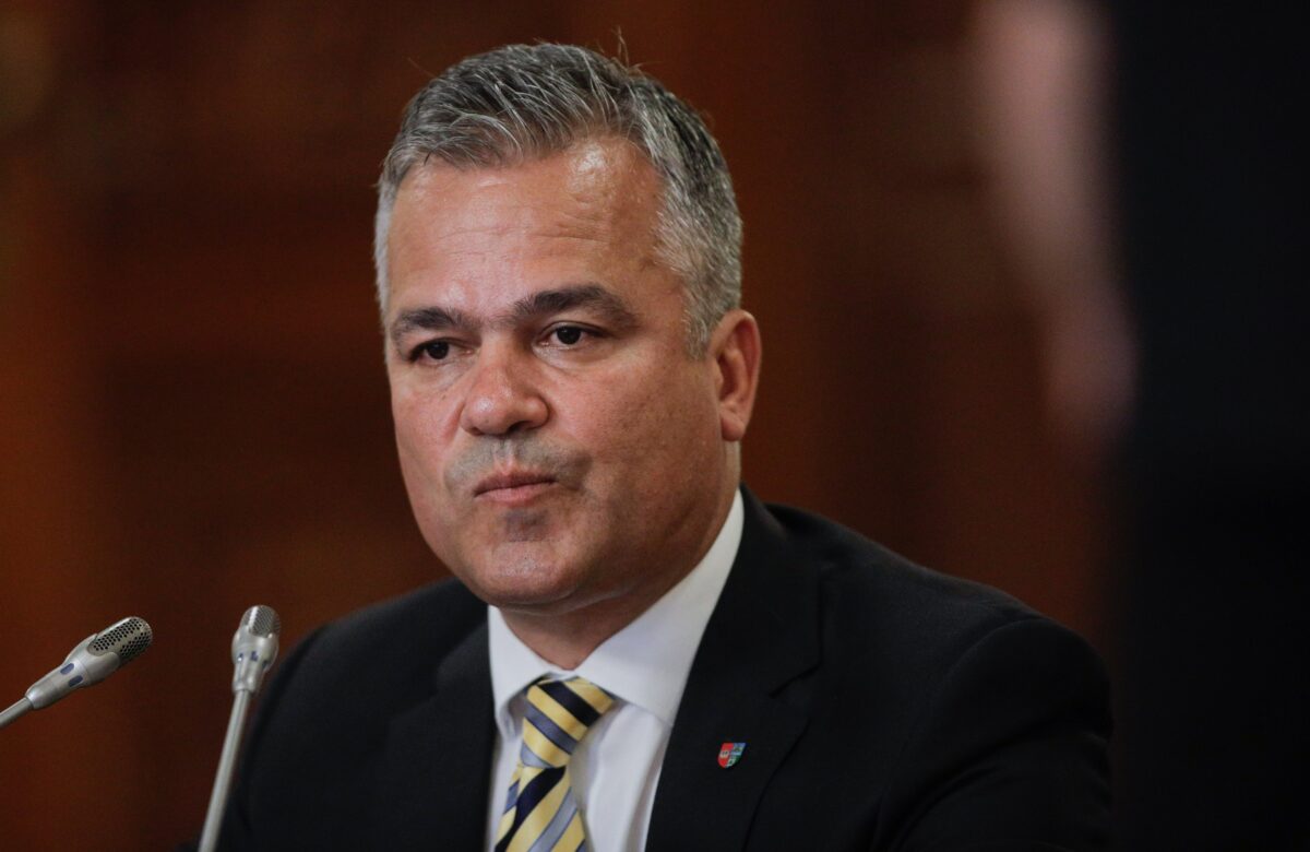 Adrian Veștea refuză să își depună mandatul după decizia PNL: „Voi merge mai departe”