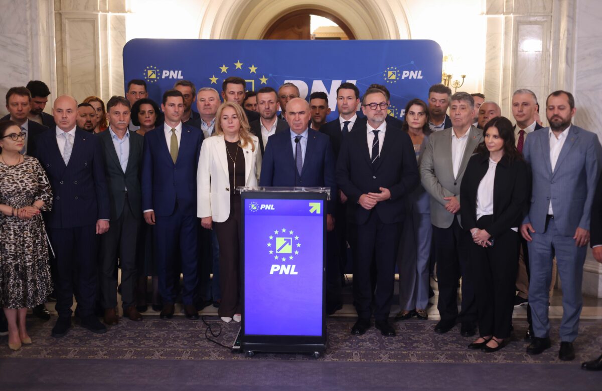 Tensiunile din PNL, în atenția presei internaționale. Bloomberg: „Premierul desemnat al României își sfidează propriul partid”