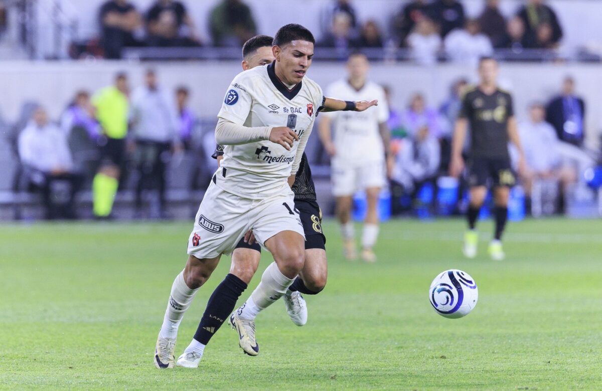 Colegul lui Carlos Mora de la naționala statului Costa Rica vine să joace în Superliga