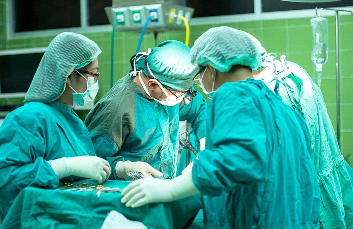 Sanitas avertizează: Noua lege a salarizării taie sporuri și riscă să readucă exodul medicilor