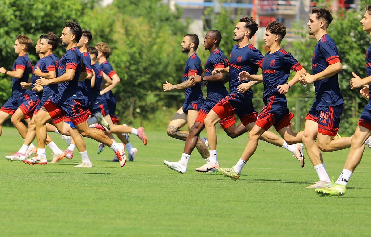 Steaua a anunțat prezența în lot a lui David Barbu