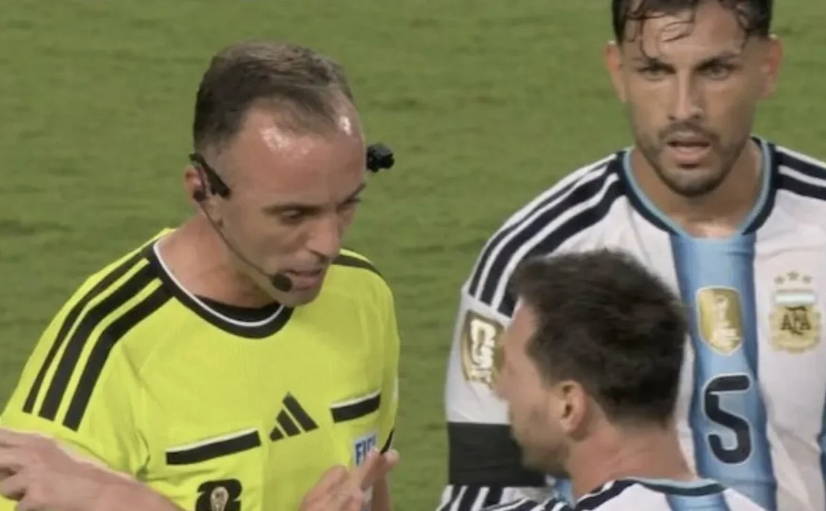 A rupt tăcerea arbitrul la care Messi a țipat: „Vorbește-mi frumos! Nu mă înjosi”