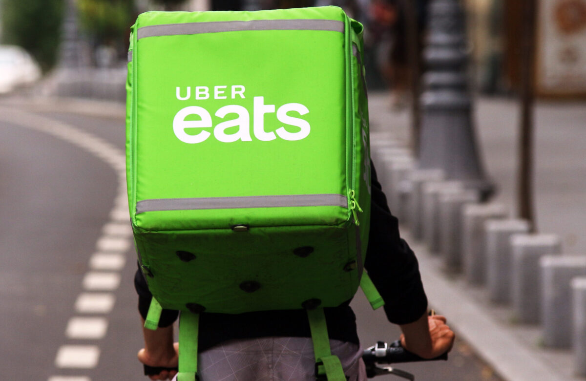 Uber își amână extinderea serviciilor de livrare a mâncării. România, afectată de decizie
