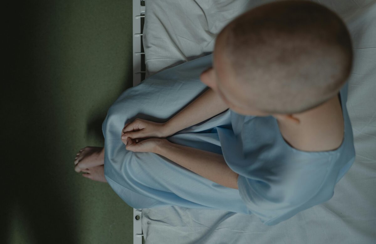 „Nu vă puneți, prin inacțiune, semnătura pe certificatele noastre de deces”. Pacienții cu cancer îl contrazic pe șeful CNAS