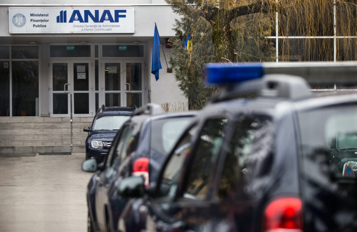 Minus 10% pentru calificativul „satisfăcător”, până la 3 salarii de bază pentru performanță