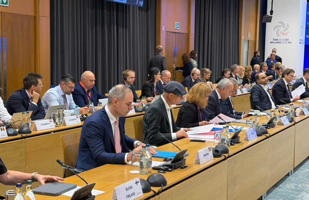 România nu poate alege între consolidare și creștere