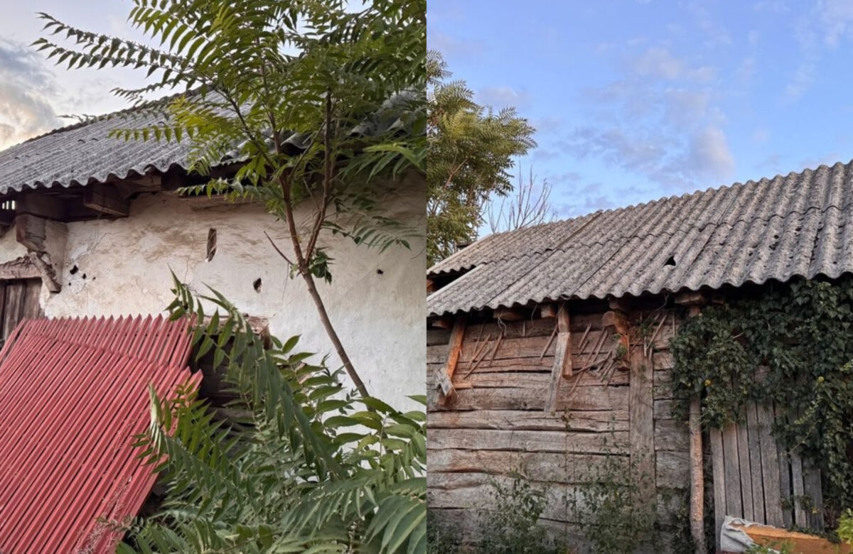 O casă bătrânească din lemn masiv se vinde cu 5.500 de euro într-un sat românesc