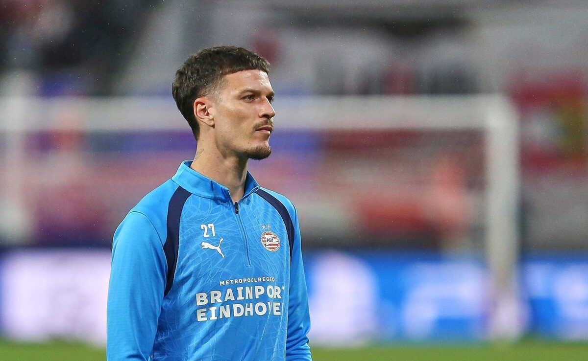 Cum a ajuns Dennis Man o umbră pe banca de rezerve de la PSV. Olandezii explică de ce Perisic și Bajraktarevic i-au luat fața