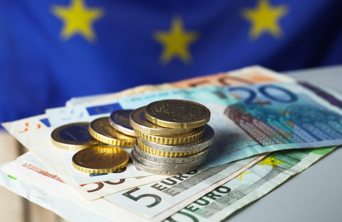 Competitivitatea europeană pierde timp la ghișeu. Liderii UE cer debirocratizare și acces mai simplu la finanțare pentru companii